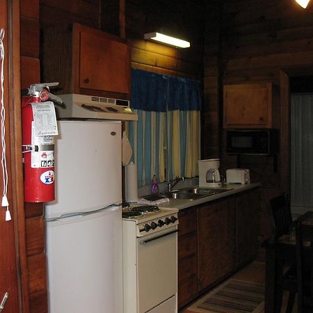 Forest Lake Camping Resort Lakefront Cabin 8 Advance Exteriér fotografie