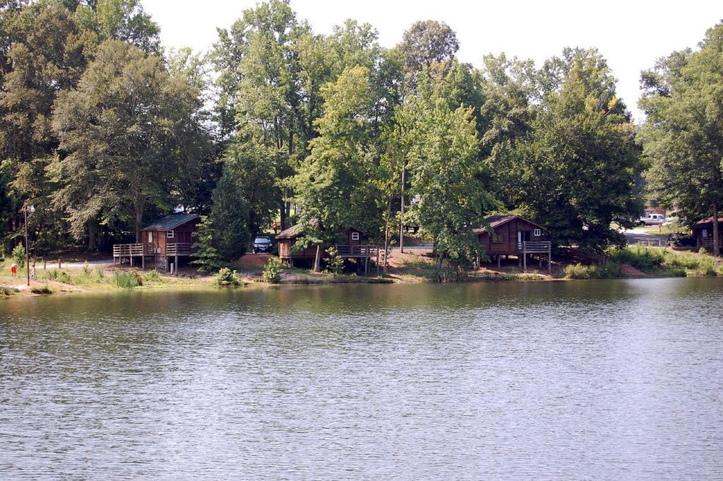 Forest Lake Camping Resort Lakefront Cabin 8 Advance Exteriér fotografie