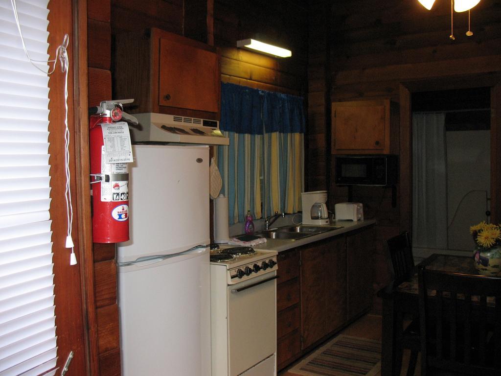 Forest Lake Camping Resort Lakefront Cabin 8 Advance Exteriér fotografie