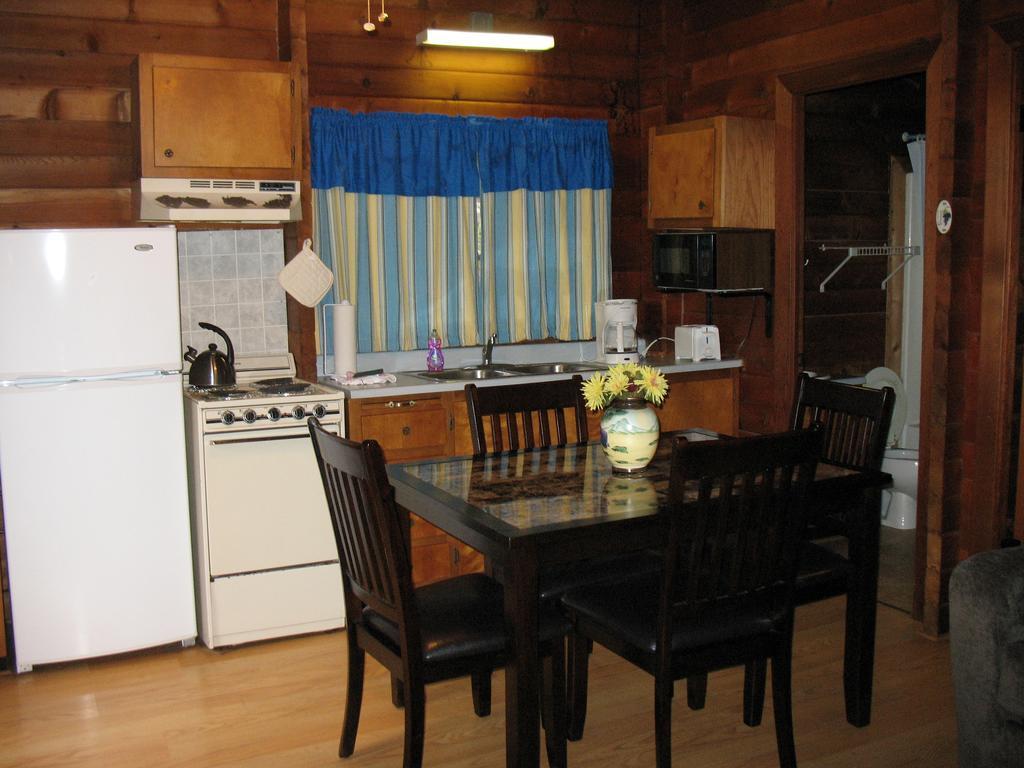 Forest Lake Camping Resort Lakefront Cabin 8 Advance Exteriér fotografie
