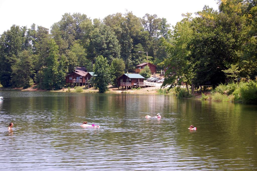 Forest Lake Camping Resort Lakefront Cabin 8 Advance Exteriér fotografie